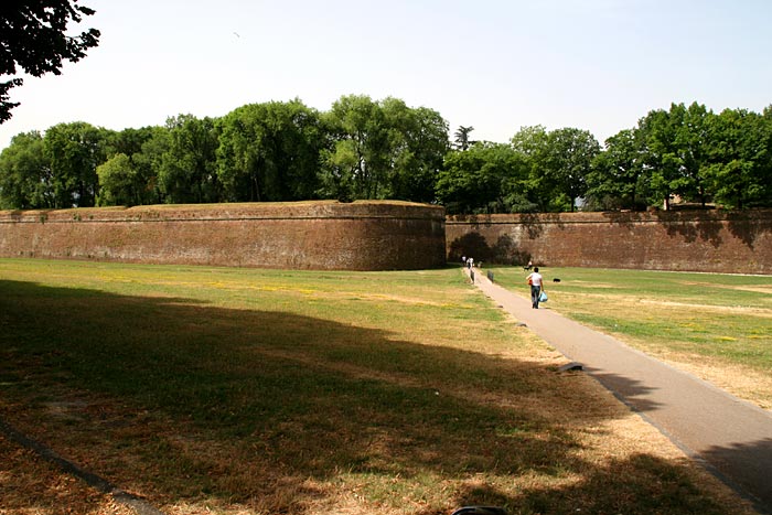lucca-italy-pictures