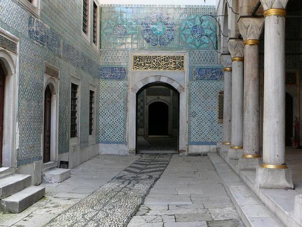 648598-Topkapi-Palace-harem-entry-1