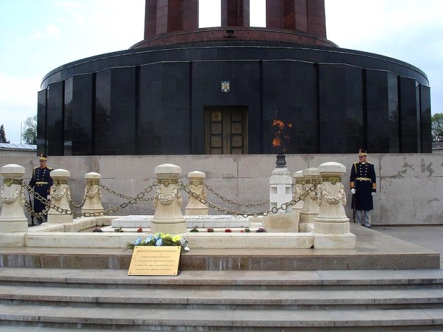 Mormantul-Eroului-Necunoscut-630x472