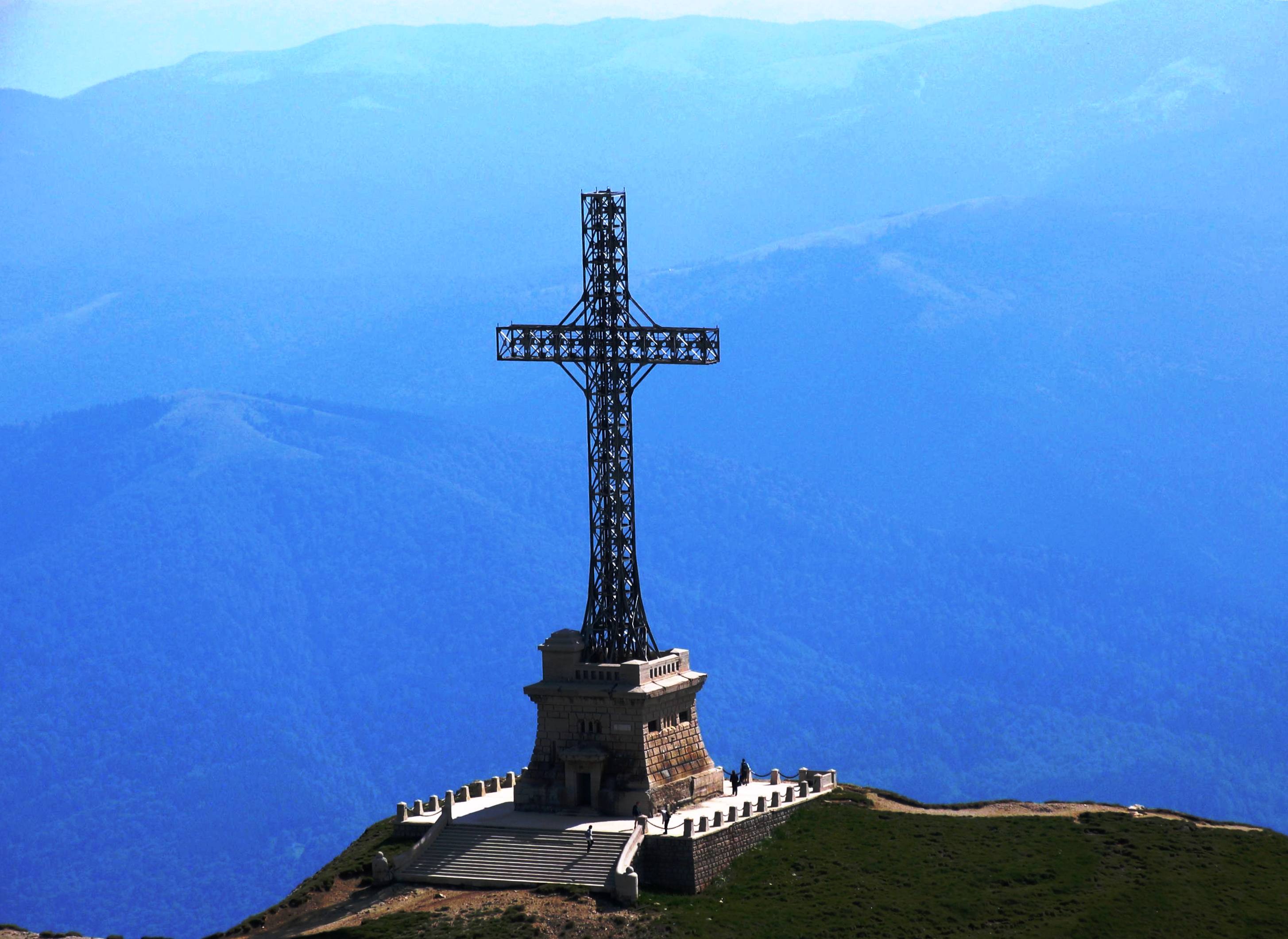 Crucea de pe Caraiman, un monument misterios ce merită vizitat