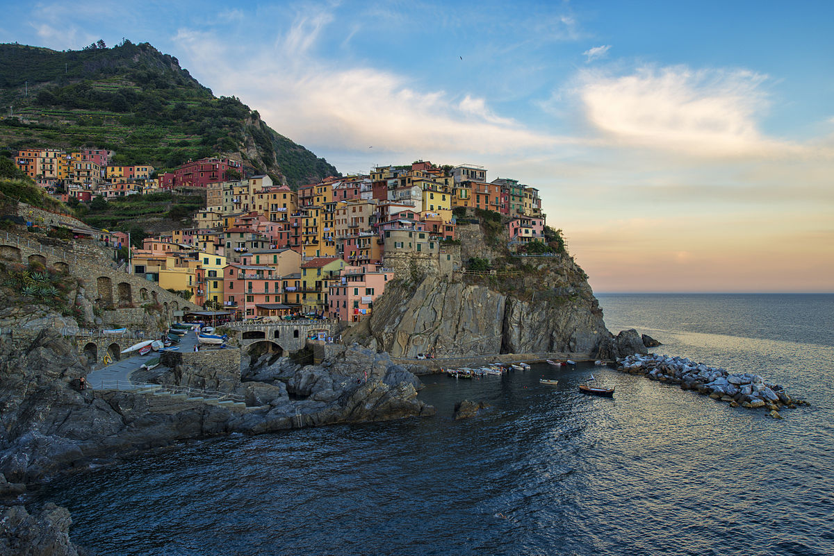 1200px-1_manarola_evening_2012_0