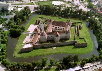 cetatea-fagaras-vazuta-sus1