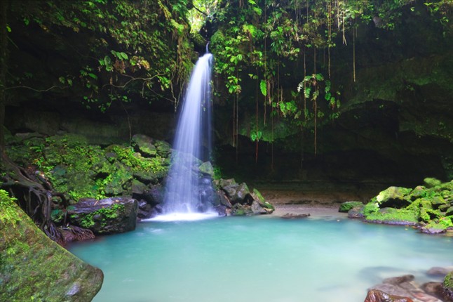dominica_cnt_10dec09_iStock_cp