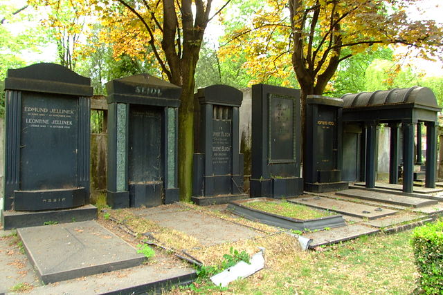 640px-Jewish_cemetery_in_Brno-Židenice_9