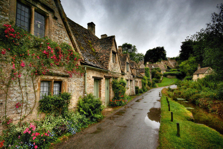 Village-In-Europe-wide-i