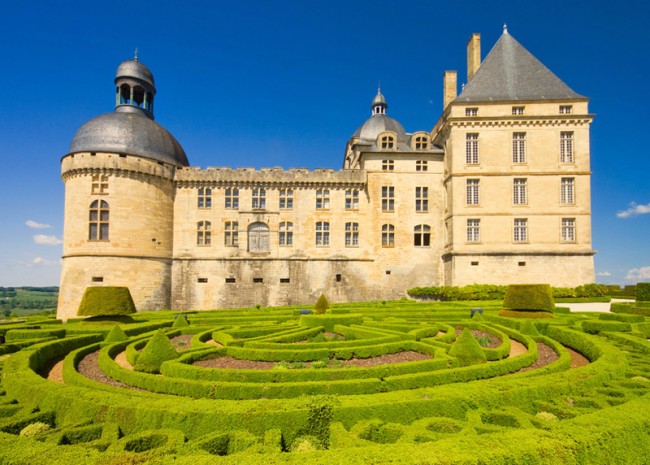 chateau_de_hautefort_aquitaine