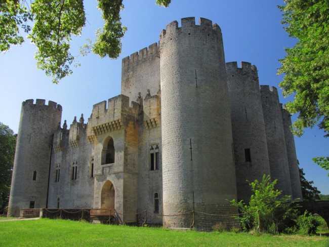 roquetaillade_castle_aquitaine