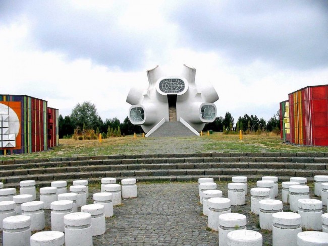 the-makedonium-is-a-memorial-built-in-the-1970s-to-commemorate-a-revolt-against-ottoman-rule-in-the-early-1900s-and-its-pretty-bizarre