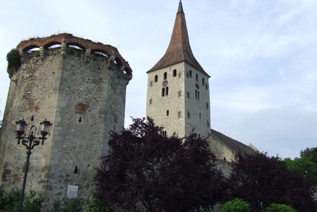Aiud-Turnul_dogarilor_si_biserica_reformata-2