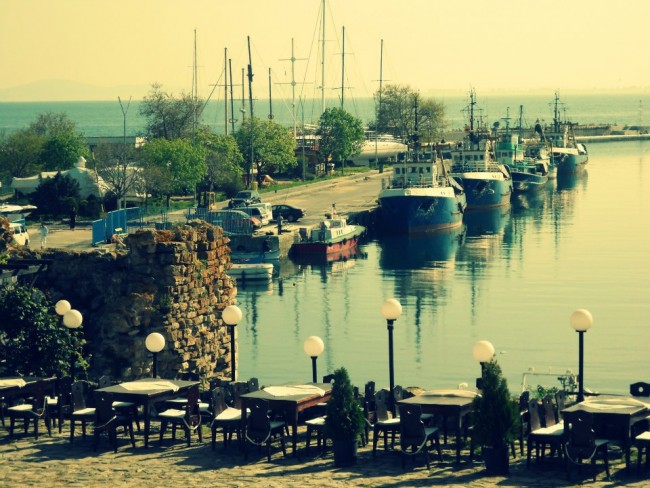 Vedere de la cafenelele Nessebar-ului