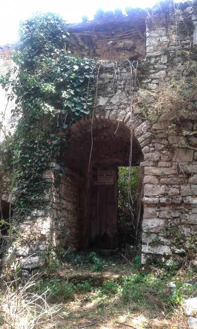 casa scoasa la vanzare