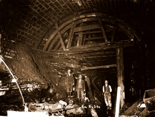 lotschberg_rail_tunnel_2