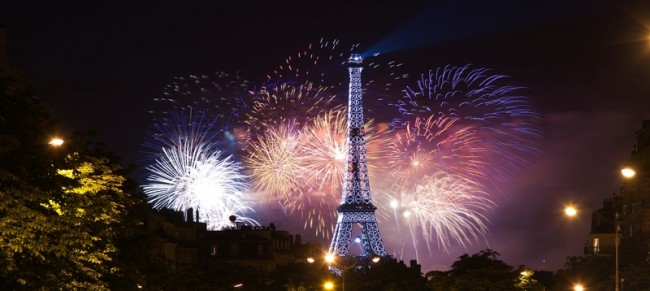 paris-eiffel-tower-fireworks