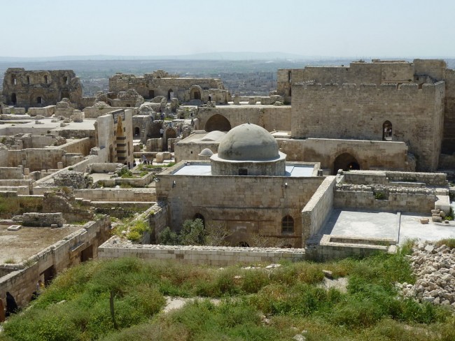 1280px-Aleppo_Citadel_10_-_Mosque_of_Abraham