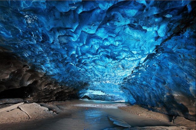 Skaftafell-ice-cave-3[6]