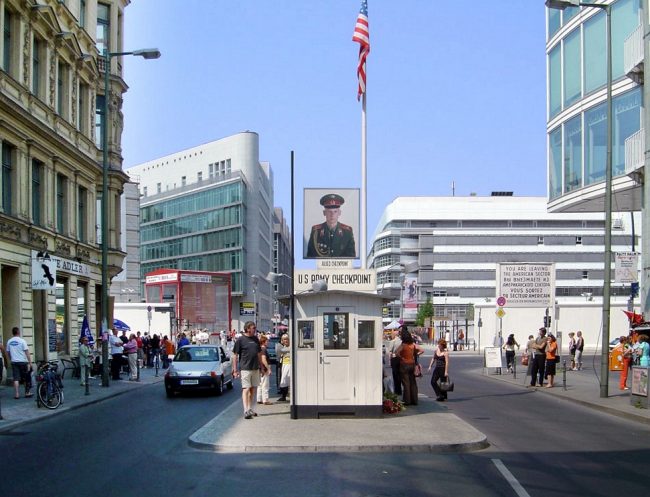 Checkpoint_Charlie_Berlin
