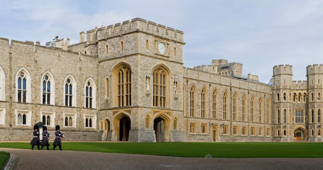 Windsor_Castle_Upper_Ward_Quadrangle_2_-_Nov_2006