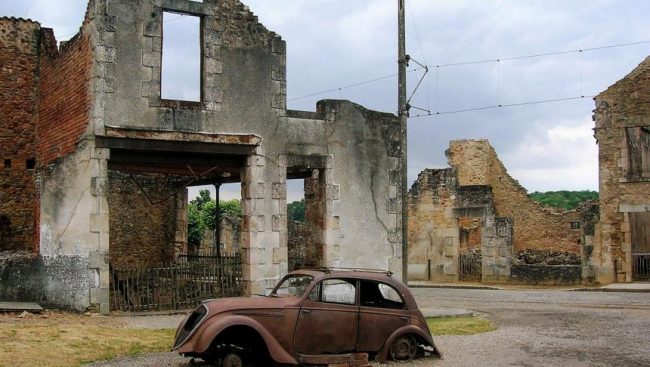 1200px-car_in_oradour-sur-glane4_0