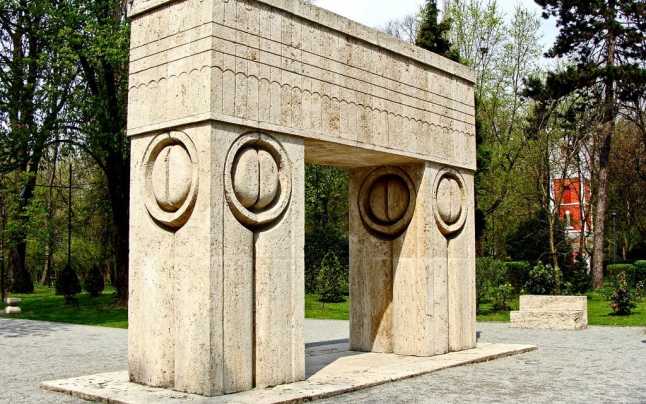 Un monument drag înrăgostiţilor din România, restaurat în primăvară