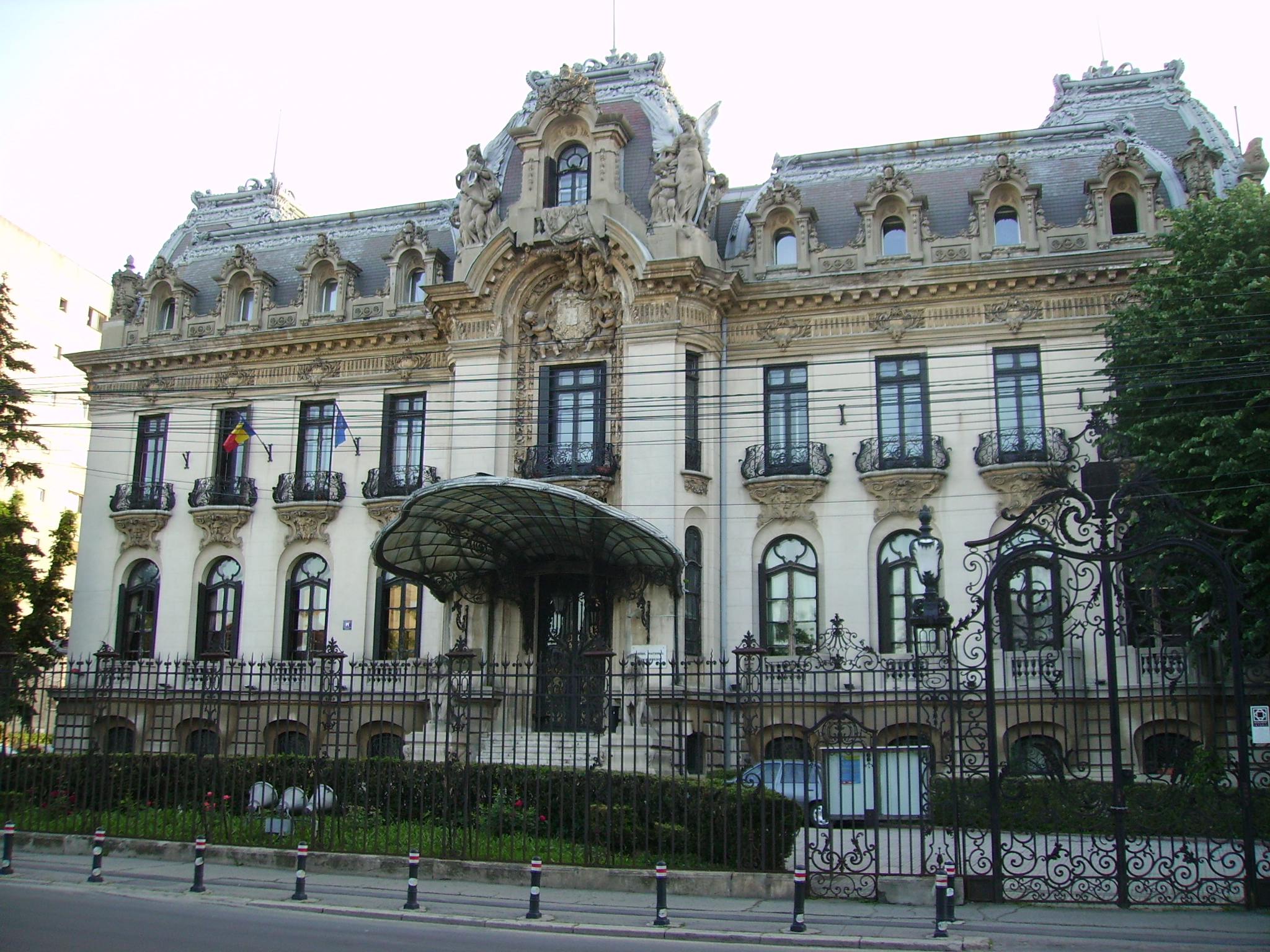 Ce legătură are George Enescu cu Palatul Cantacuzino