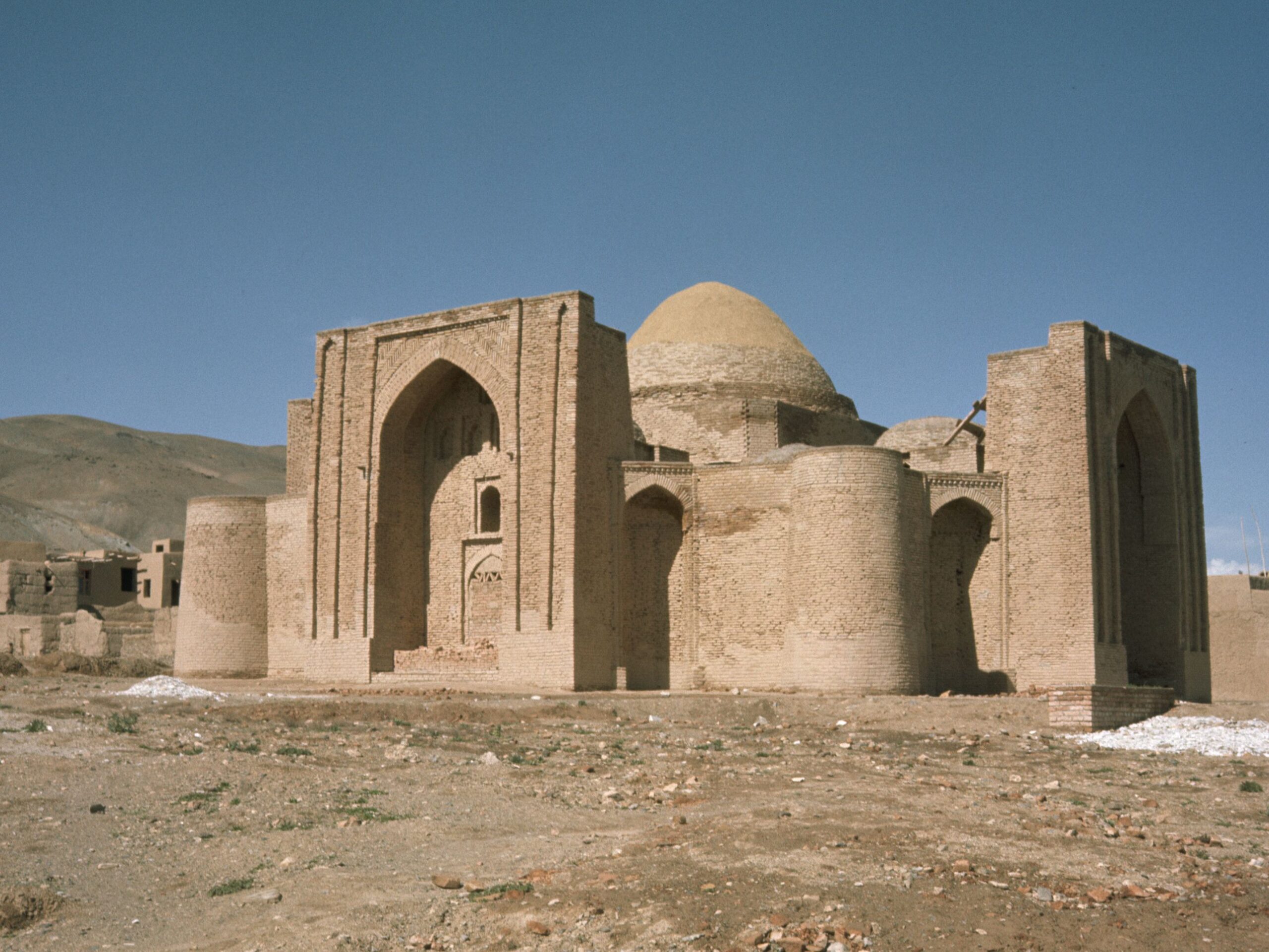 Un oraş condamnat! Capitala culturală din Asia nu e vizitată de nimeni