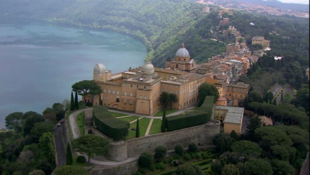 Istoria controversată a Castelului Gandolfo, locul în care se retrage Benedict al XVI-lea