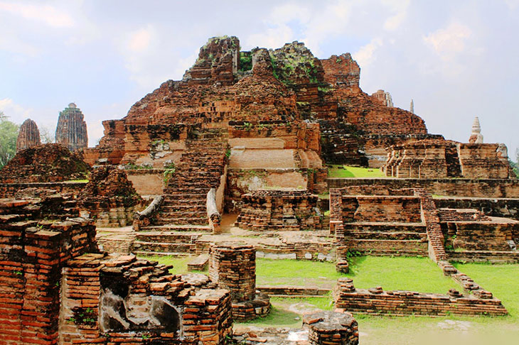 Povestea unor ruine încărcate de glorie: Ayutthaya