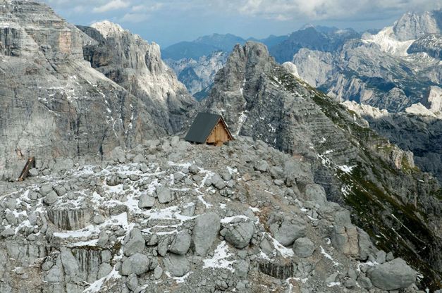 Cabana spectaculoasă construită în memoria unui alpinist mort într-o avalanşă