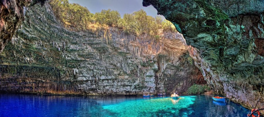 Peşteri în Grecia, un spectacol care te lasă fără glas