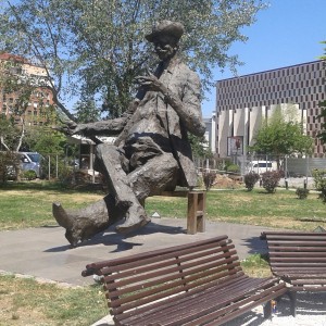 Statuie Caragiale TNB, Bucuresti credit foto @turismistoric