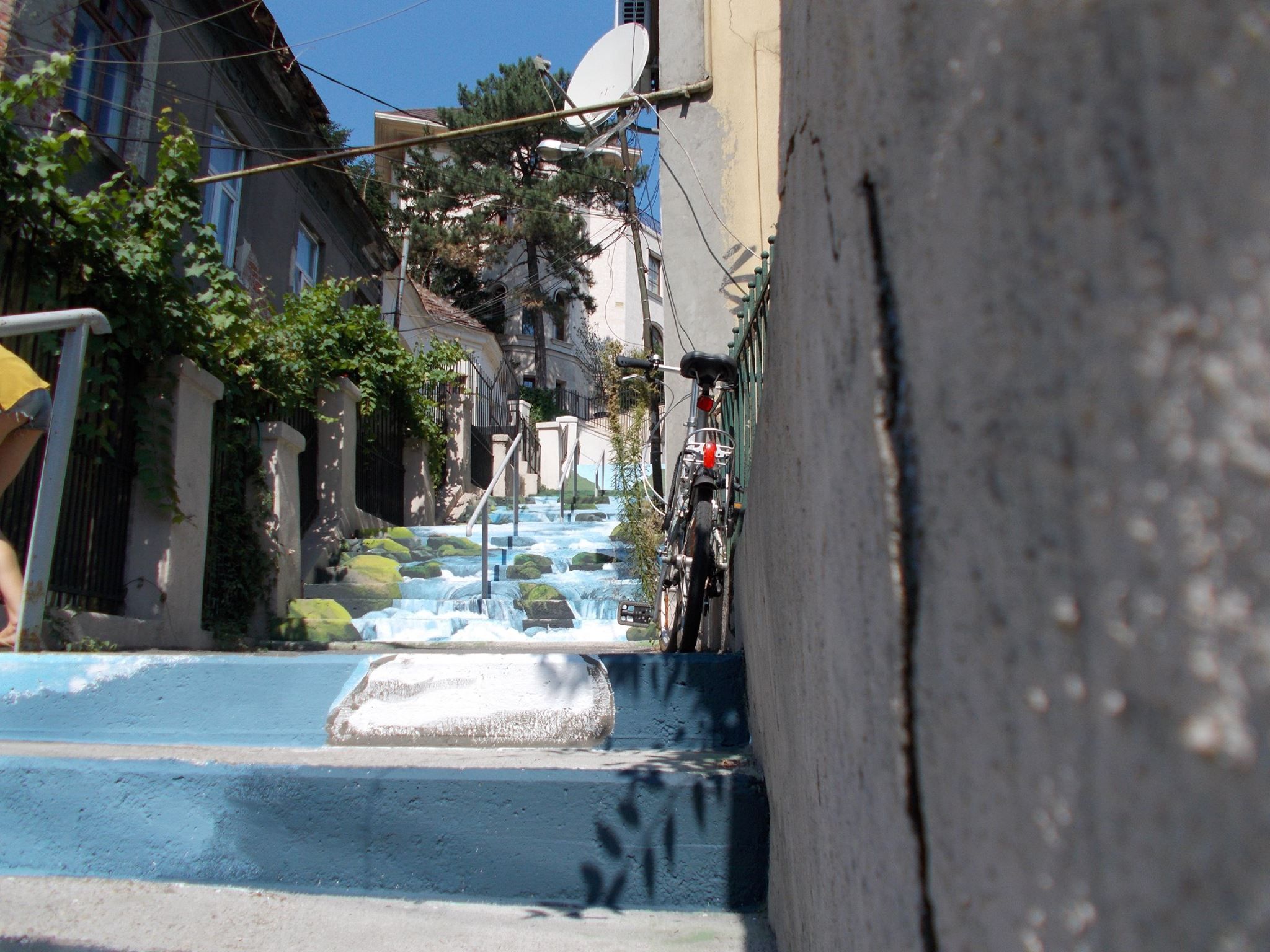 Strada Xenofon, pânza unui artist