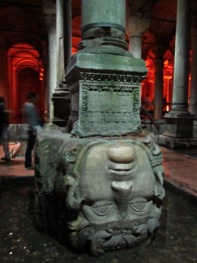 Istanbul, Basilica Cisterna, detaliu Medussa, credit foto @turismistoric