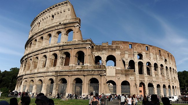 Ce gustări primeau specatatorii în Colosseum în timpul luptelor cu gladiatori?