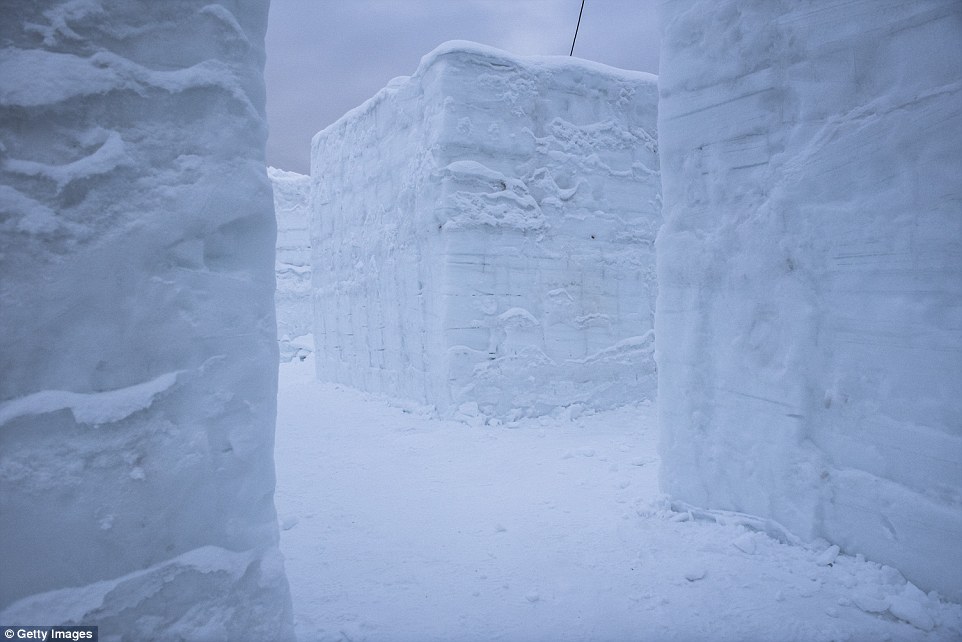 Cel mai mare labirint de gheaţă din lume se construieşte în Polonia