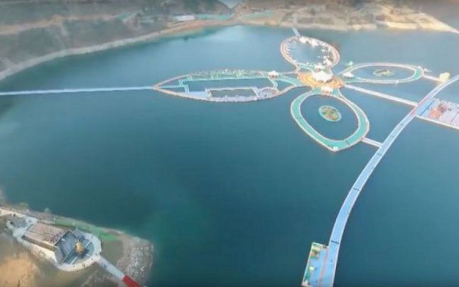 China a inaugurat cel mai lung pod plutitor din lume: cum arată noua atracţie extremă VIDEO