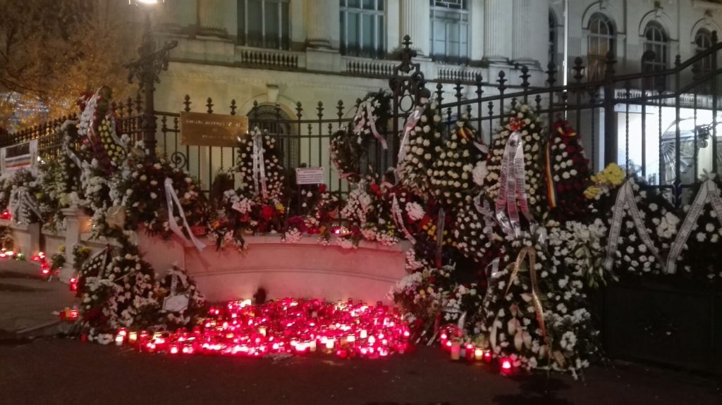 Regele Mihai, candele, Inmormantare, Palatul Regal, Bucuresti credit foto @turismistoric