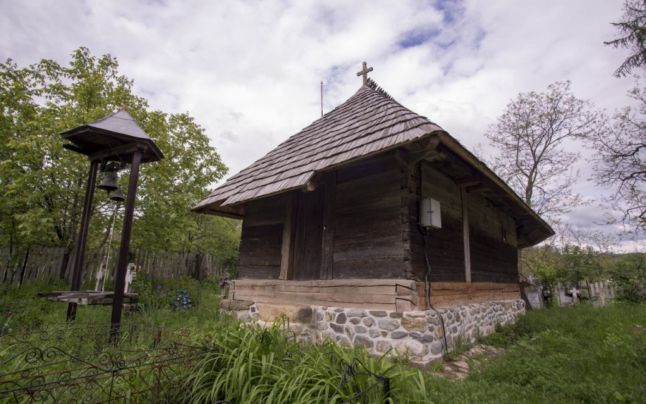 O bijuterie necunoscută – cea mai veche biserică din lemn de la sud de Carpaţi