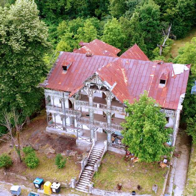 Superbele vile în ruină de la Băile Govora, vizate de o iniţiativă comunitară de salvare a patrimoniului
