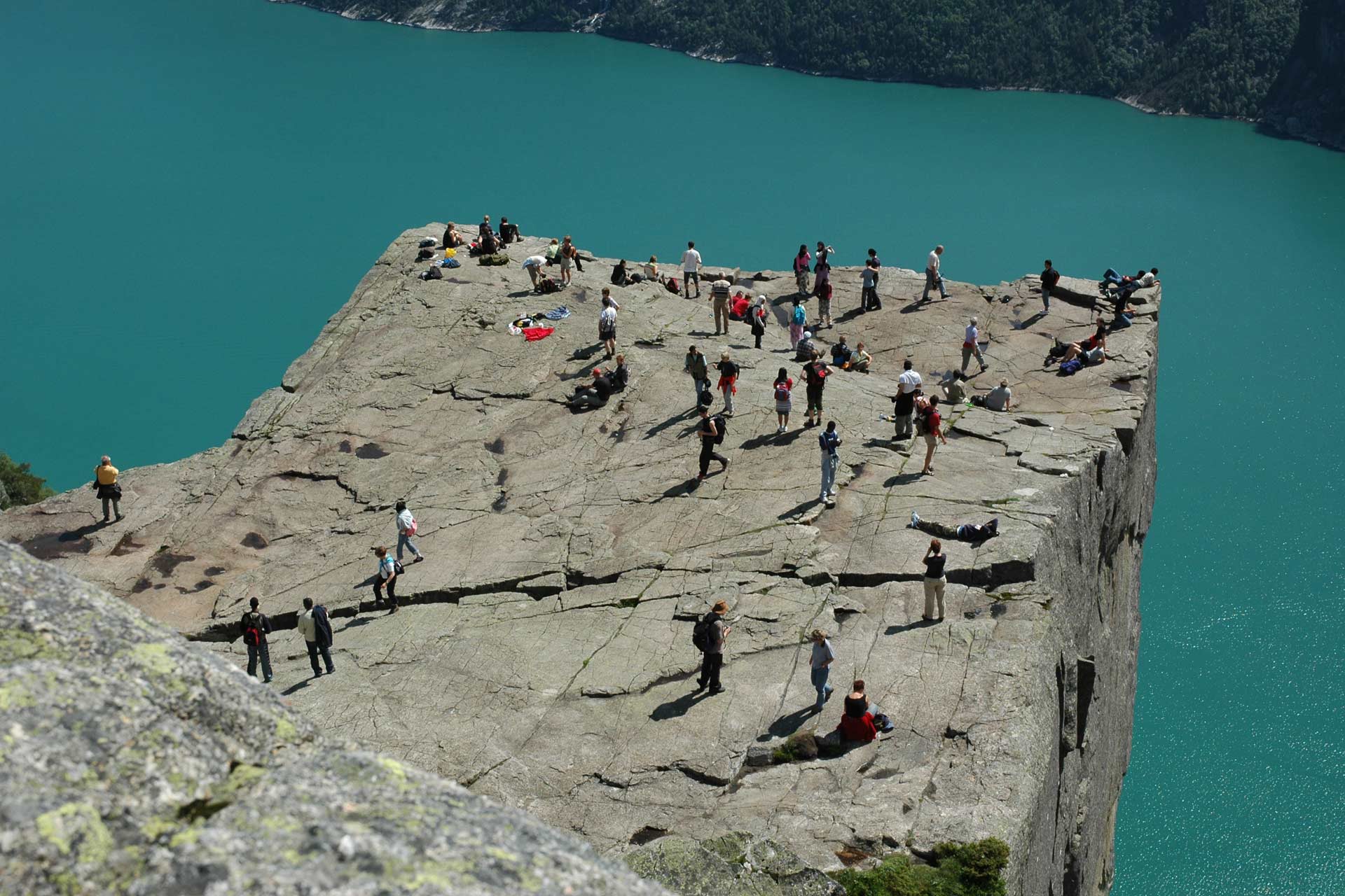 Una dintre minunile naturale ale Norvegiei, ar putea să se prăbuşească?