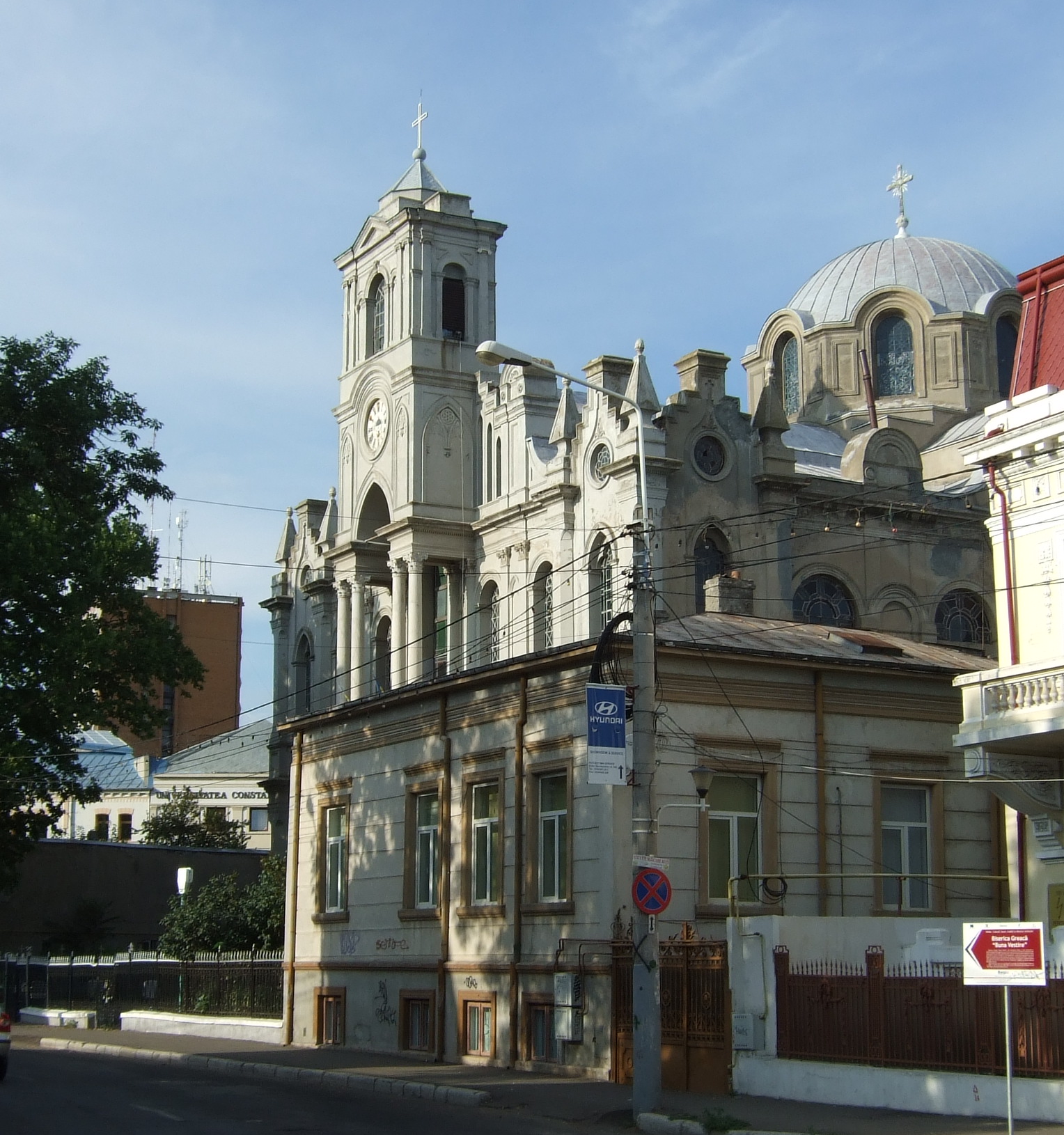Singura biserică din România cu izvor ce ţâşneşte de sub altar