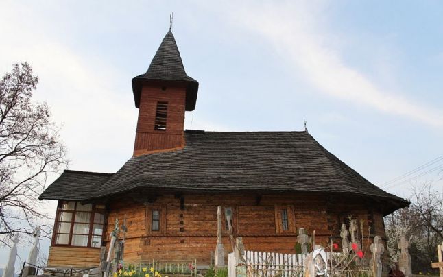 Povestea bisericii din lemn din Muşăteşti – are aproape 300 de ani
