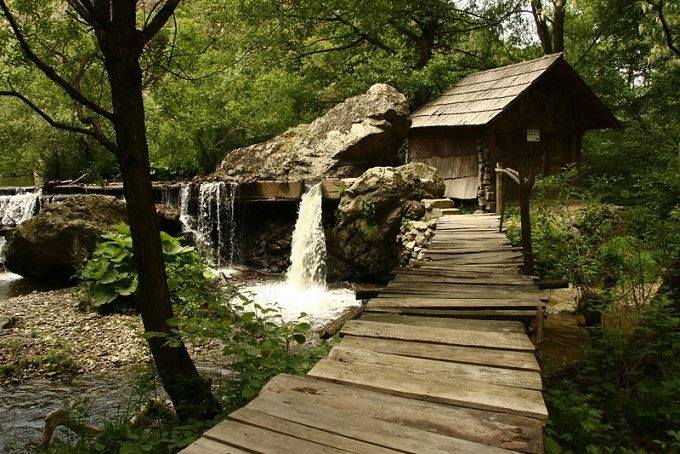 Se deschide traseul morilor de la Rudăria
