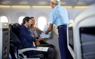 Cum să nu cheltui inutil când călătorești cu avionul – sfaturile unei stewardese