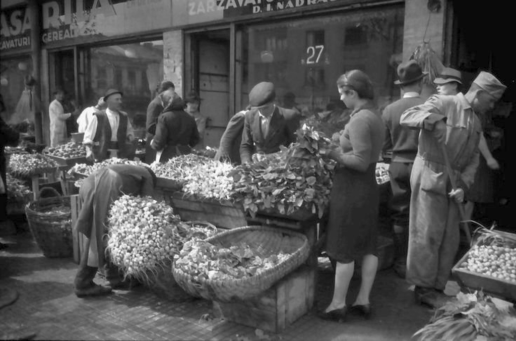 Piața Amzei, în 1941. Fotografie de Willy Pragher (sursa: Facebook / Calatori Interbelici)