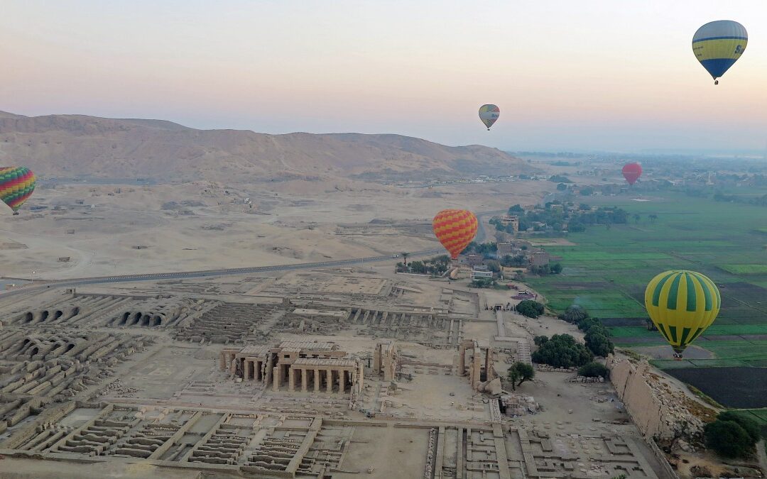 Zborurile cu balonul cu aer cald, suspendate temporar la Luxor, în urma unui accident / VIDEO