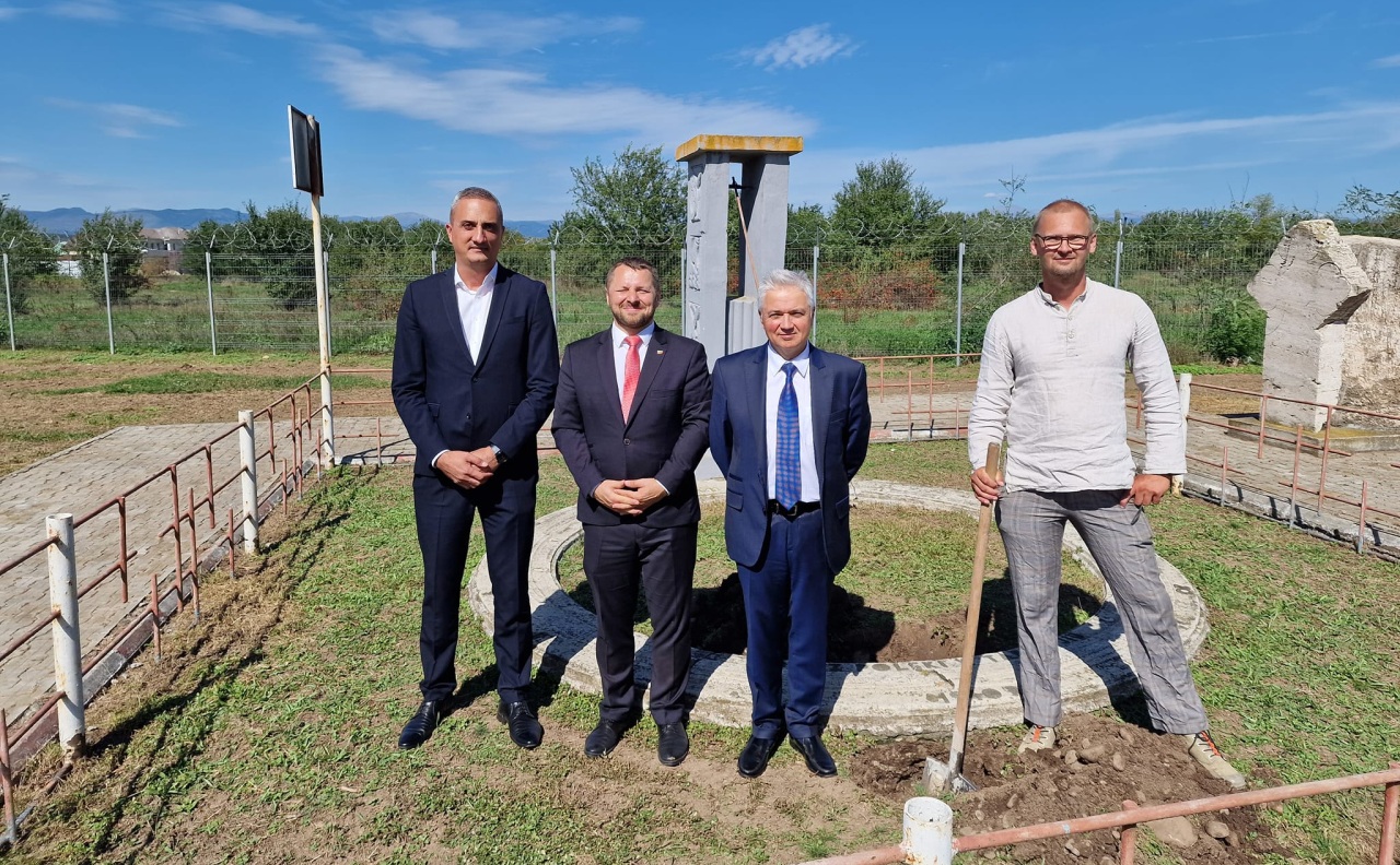 Ceasul solar polonez din Târgu Jiu, mutat în centrul orașului