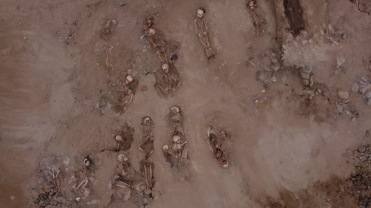 Rămășițele a zeci de copii sacrificați, cu inimile scoase, au fost descoperite în Peru.