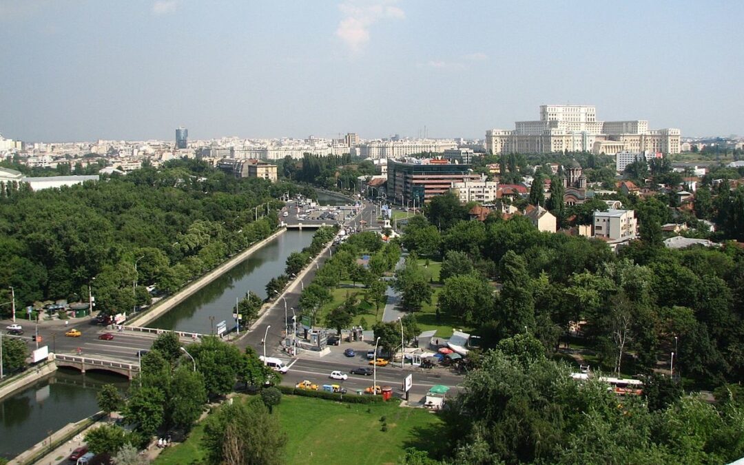 Râul Dâmboviţa și Casa Poporului (foto: Flickr / lucianf)