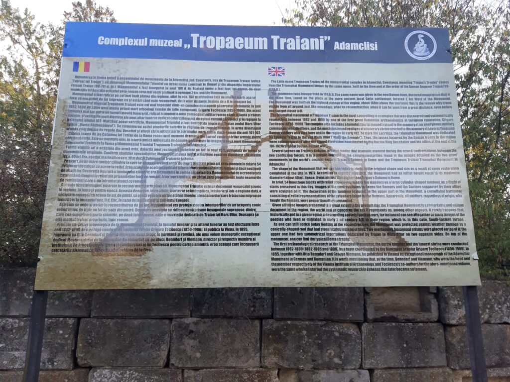 Panouri de informare donate de o persoană particulară, montate la Tropaeum Traiani
