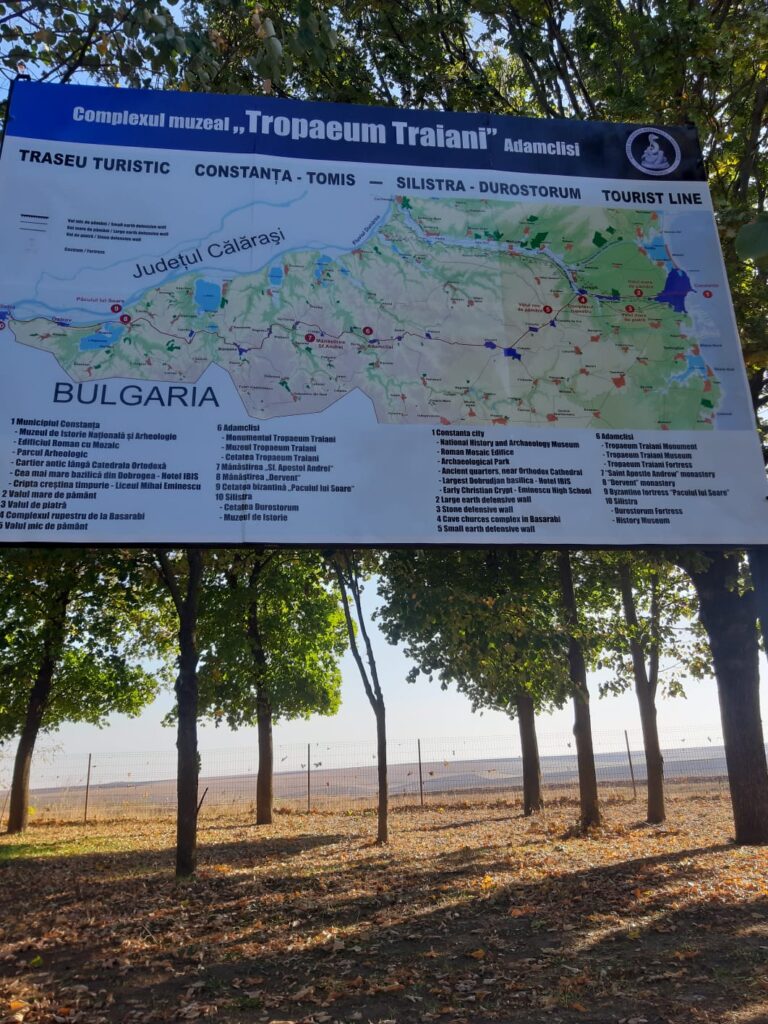 Panouri de informare donate de o persoană particulară, montate la Tropaeum Traiani